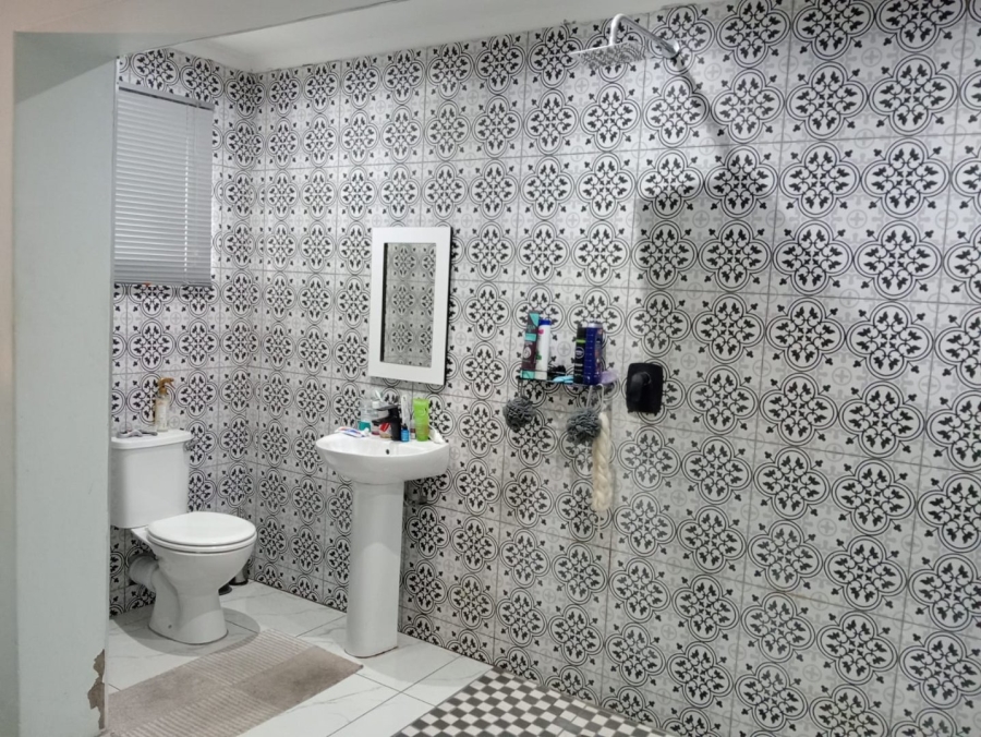 7 Bedroom Property for Sale in Berea Eastern Cape